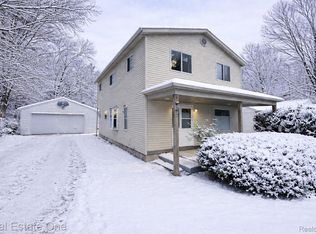 3180 Eastwood Dr, Rochester Hills, MI 48309