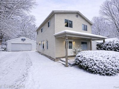 3180 Eastwood Dr, Rochester Hills, MI, 48309