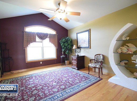 4th image of 382 Kingsbury Dr