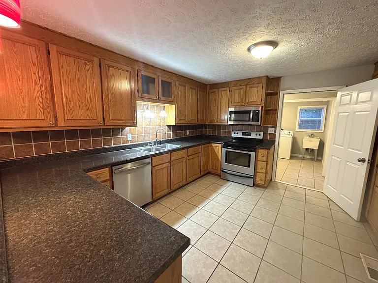 108 White St — Photo 11