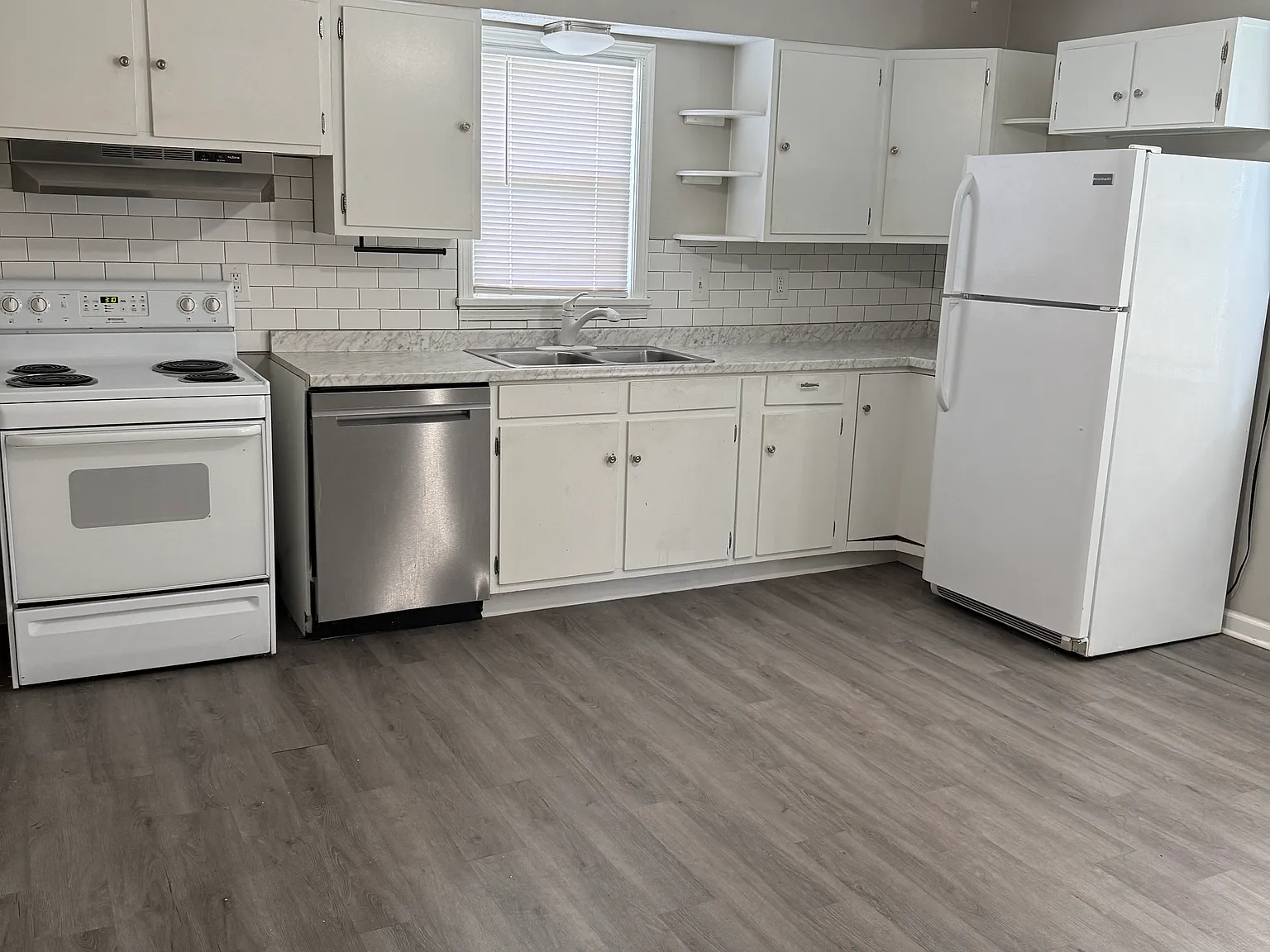 7404 Tangelo Dr — Photo 2