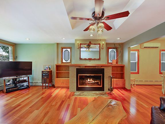 3rd image of 4650 N Leamington Ave