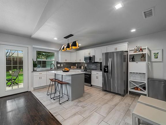 4th image of 2116 Rockwood Dr