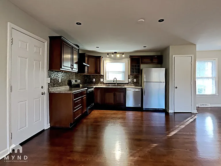 6815 Saddle Ridge Rd — Photo 3