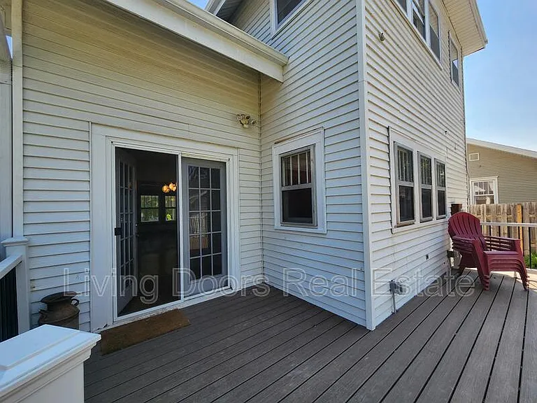 2300 Sewell St — Photo 23