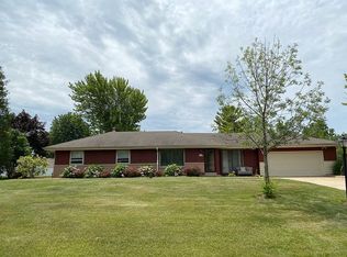 N54W14261 Van Buren Dr, Menomonee Falls, WI 53051