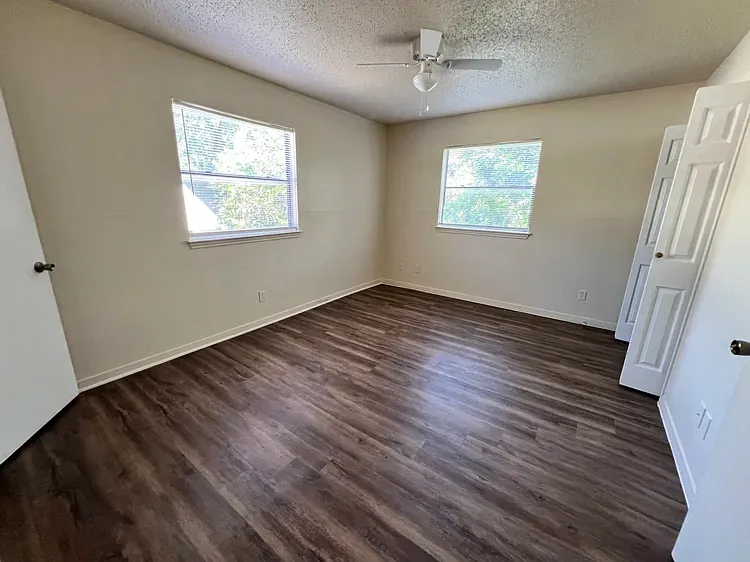 450 Burleson St #D — Photo 7