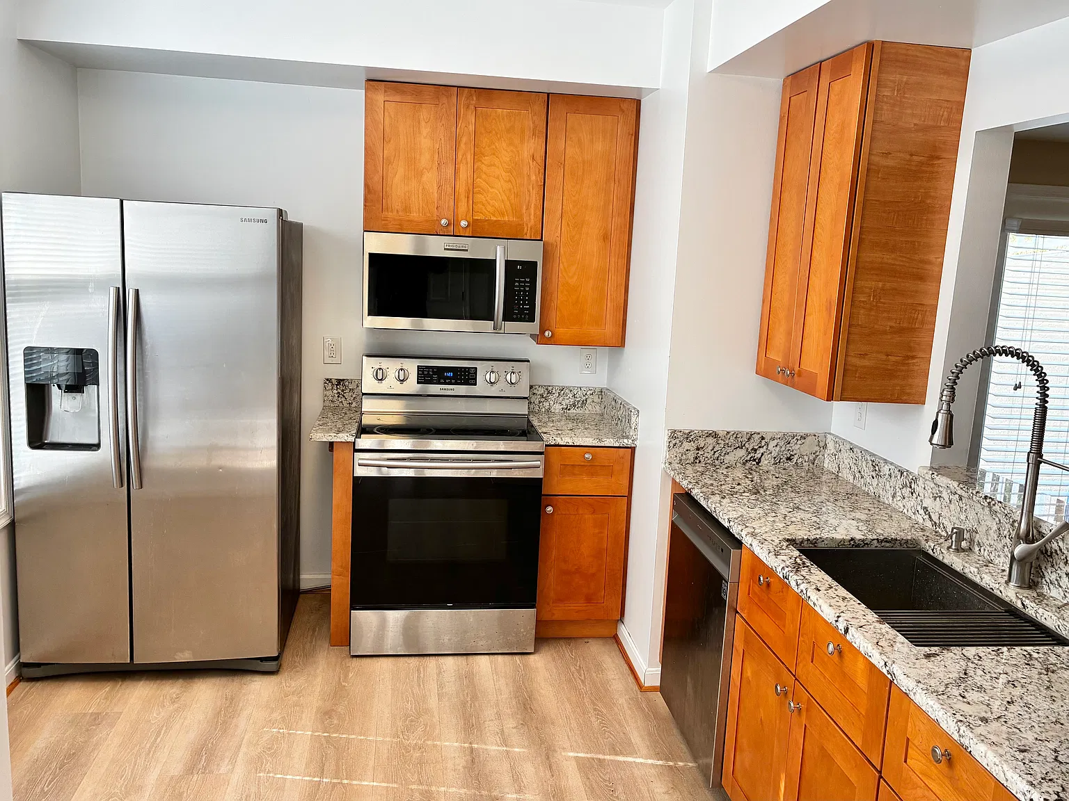 2 bed, 2.5 bath, 1312 sqft, $1,950 — Photo 2