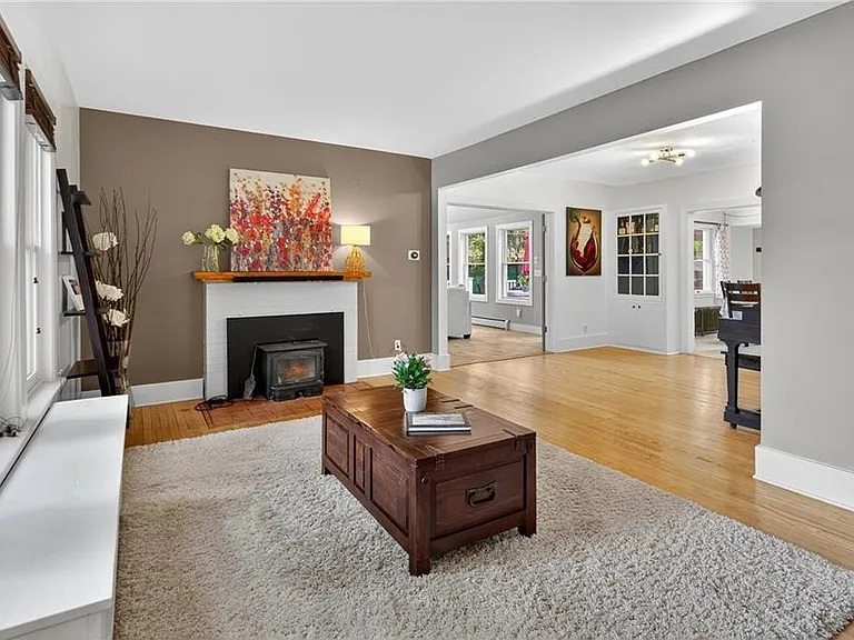 204 Roat St — Photo 2