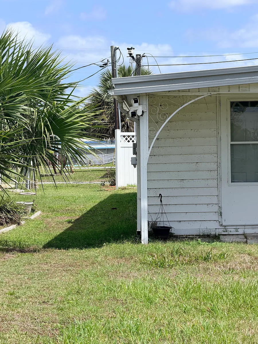 Building Photo - 1424 Lakeview Dr