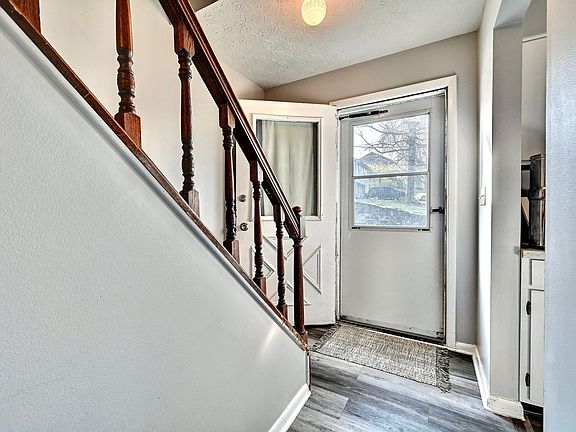 5th image of 13 Airview Dr #B