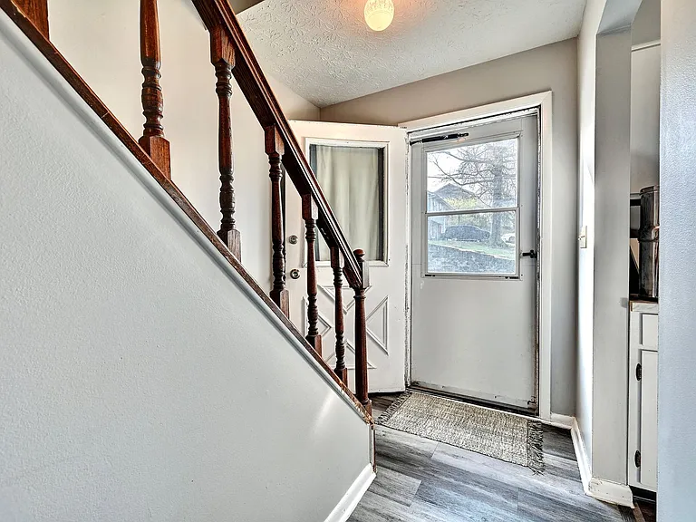 13 Airview Dr — Photo 5