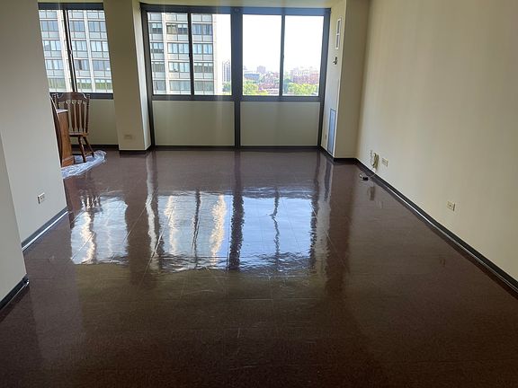 4th image of 4800 S Lake Park Ave #1306A