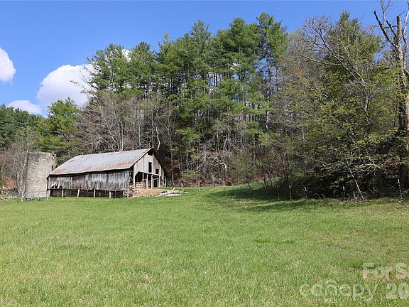 3rd image of 1422 Middle Fork Rd