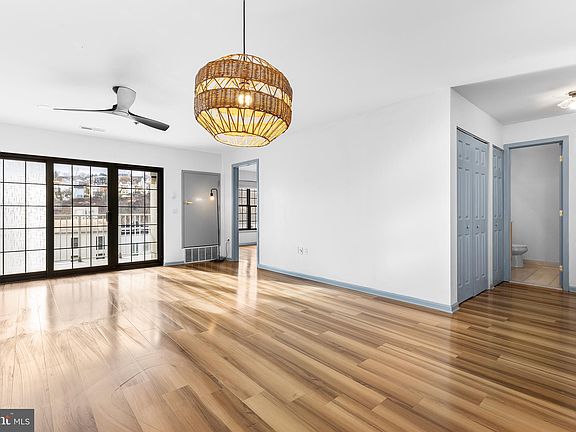 3rd image of 100 Leverington Ave APT 58
