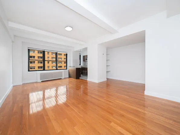 400 East 57th Street image 1 of 10