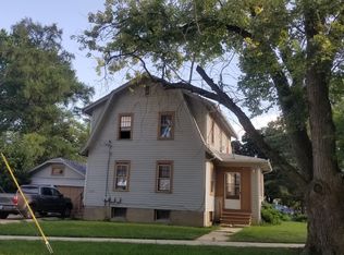 153 Jewett St, Elgin, IL 60123