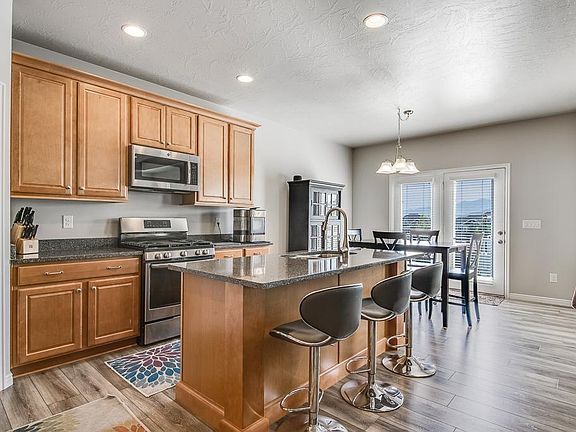 5th image of 2927 N Parkridge Dr