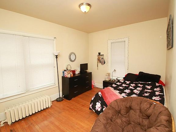 5th image of 3029 N Farwell Ave