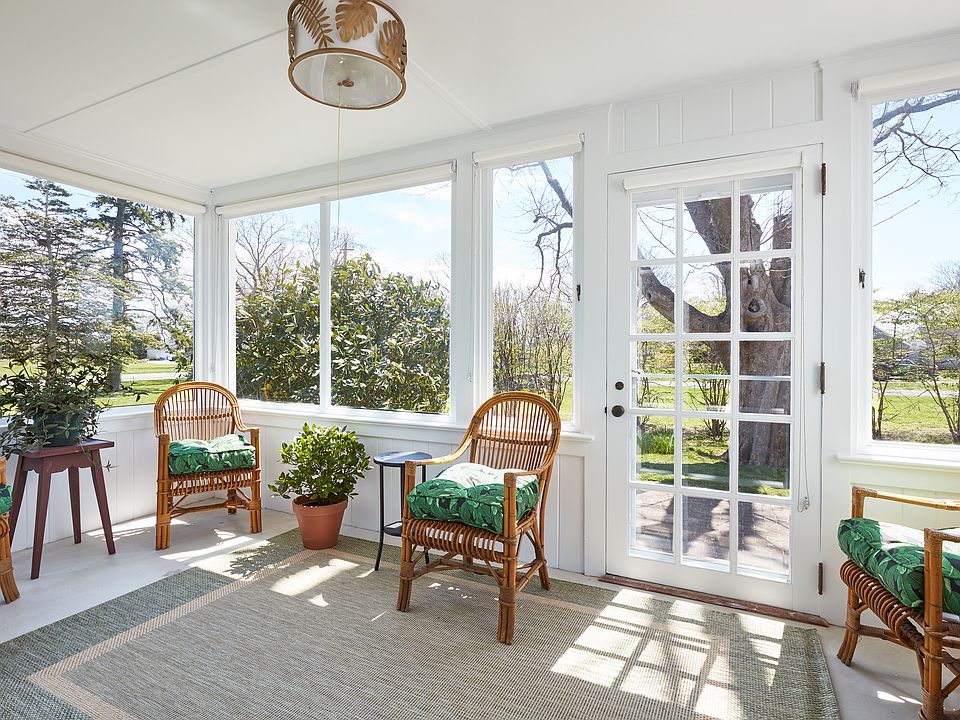 1st image of 658 Sagaponack Main St