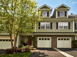 3 Country Club Dr, Middletown, NY 10940