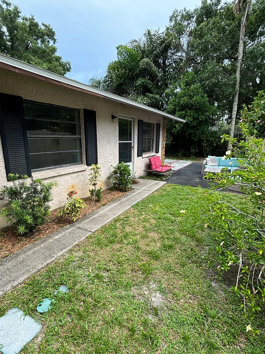 Front of apartment - 3318 W Santiago St #B