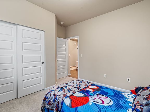 4th image of 17625 Crossing Drive E