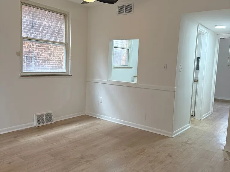 Spacious 2-Bedroom Apartment near the Lake! — Photo 5