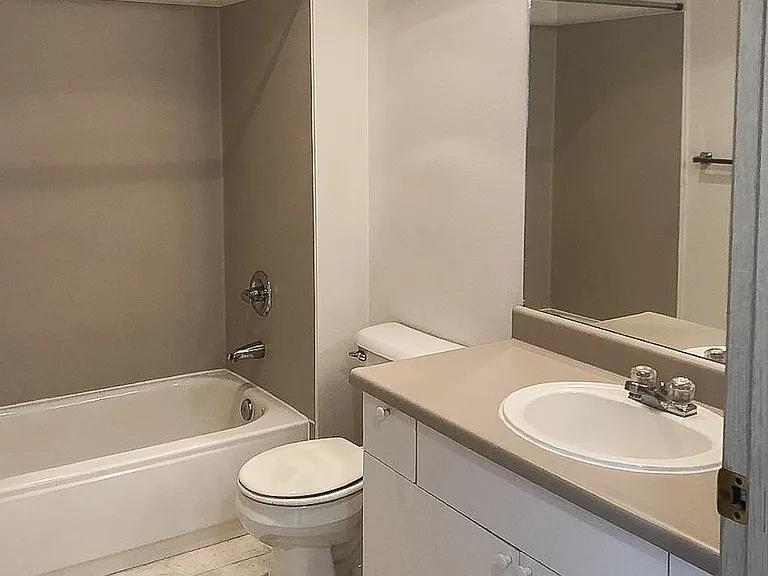 Clearwater and Star Apartments — Photo 42