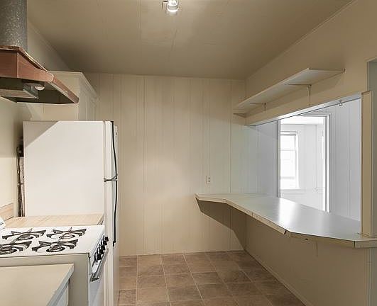 2nd image of 104 S Palouse St APT 6