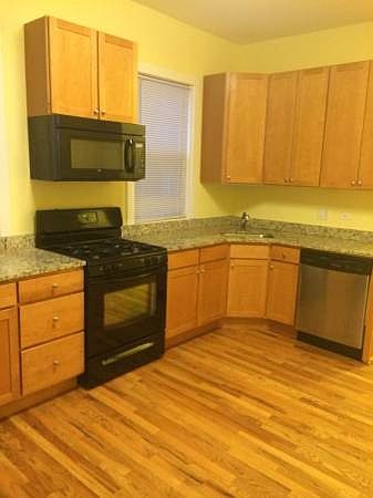 1st image of 1236 W Oakdale Ave