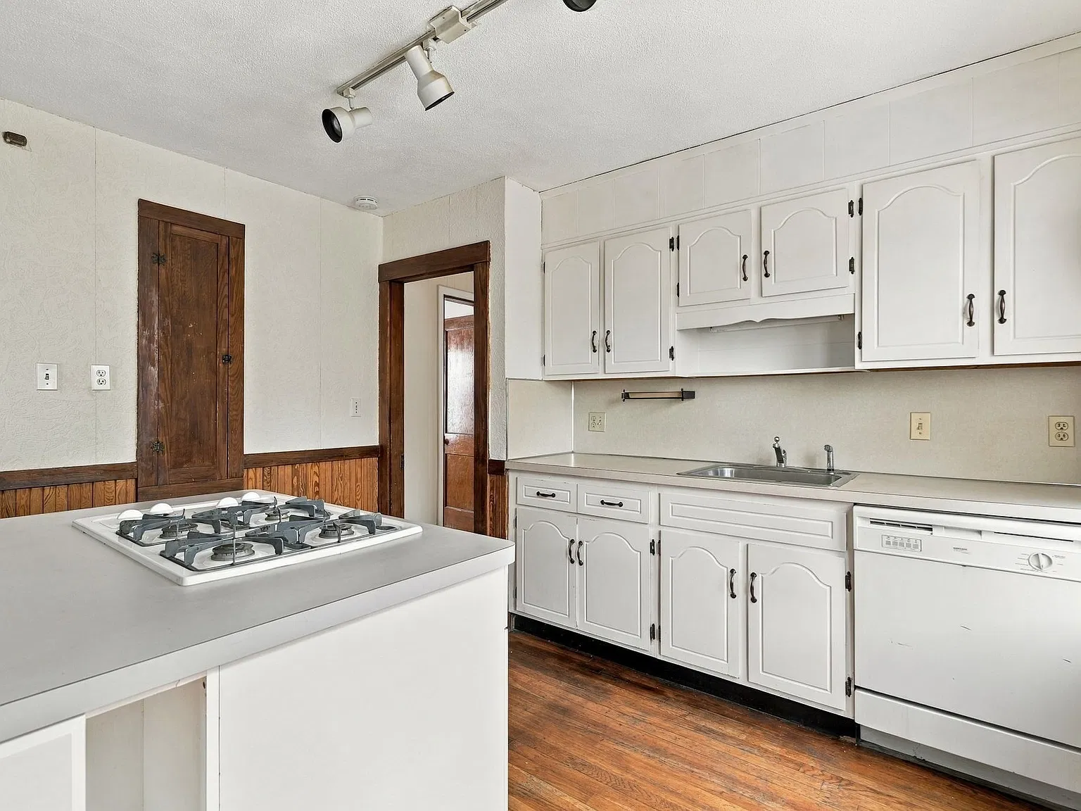2 bed, 1.5 bath, 1200 sqft, $3,000 — Photo 3