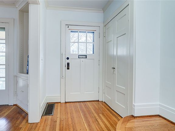 3rd image of 54 Nunda Blvd