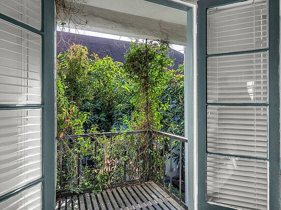 5th image of 1354 N Havenhurst Dr #10