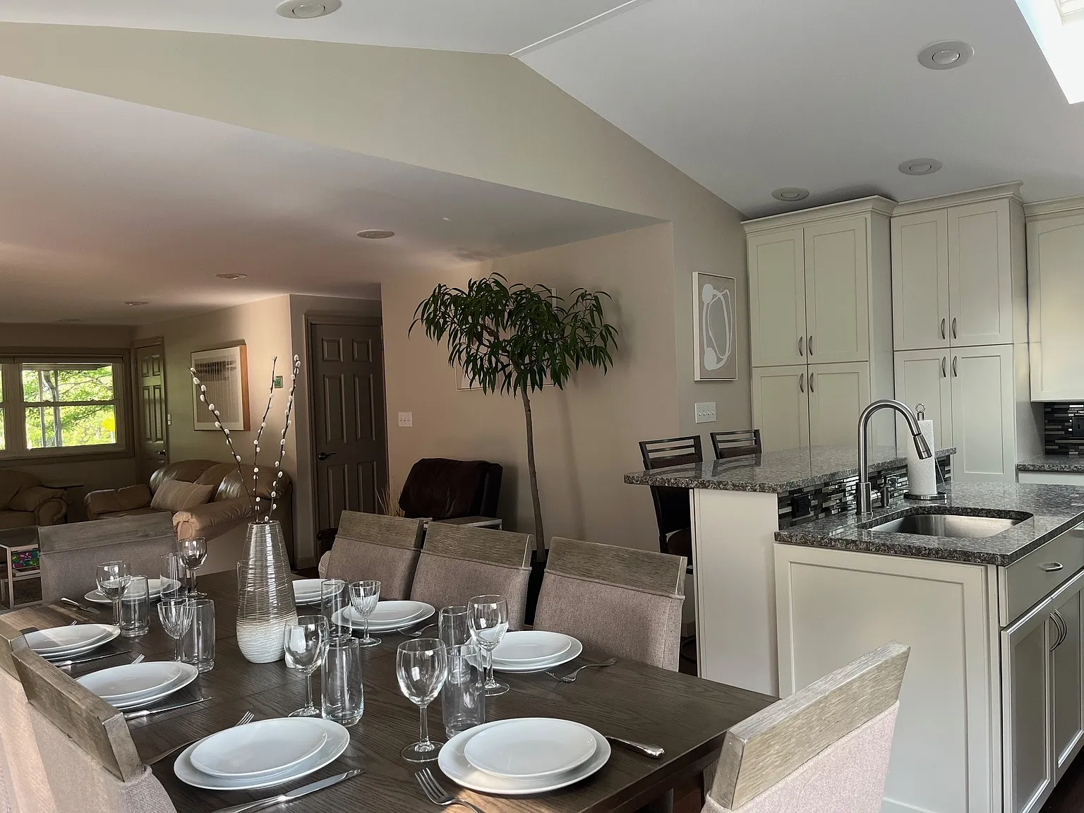 3 bed, $3,650 — Photo 2