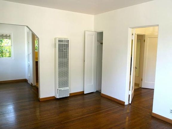 Living Room/Bfast Nook