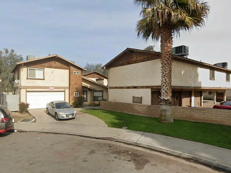 4200 Parkwood Ct #9 — Photo 1