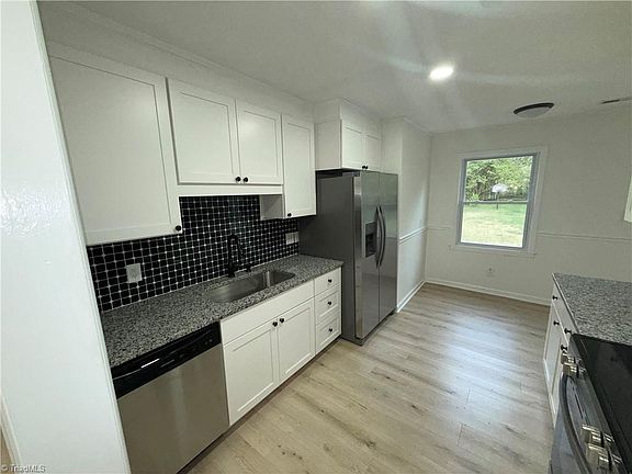 4th image of 142 Idlebrook Rd