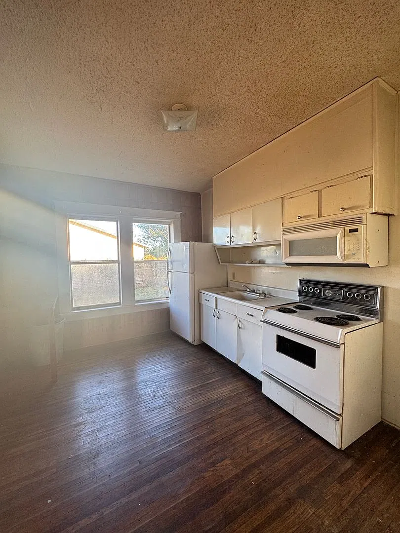 701 ES 11th — Photo 4