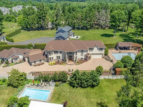 1066 Washington Crossing Rd, Newtown, PA 18940