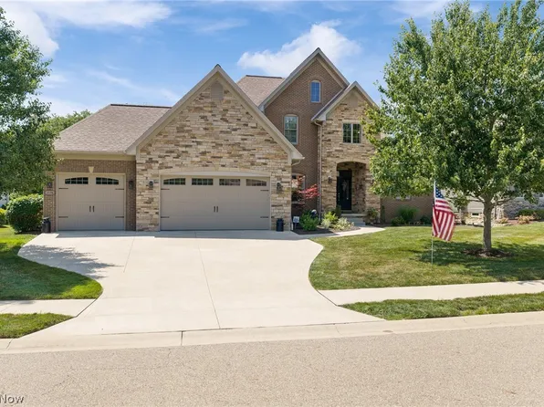 1136 Laurel Green Dr NE, North Canton, OH 44720