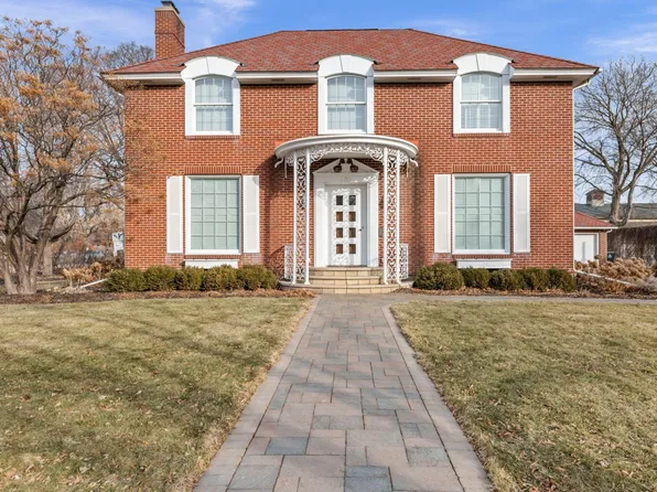 270 W Broadway St, Winona, MN 55987