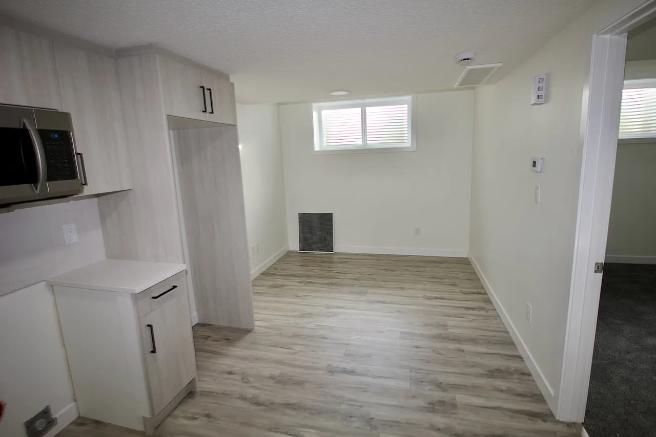 Chappelle 1 Bed 1 Bath BSMT Suite For Rent — Photo 4