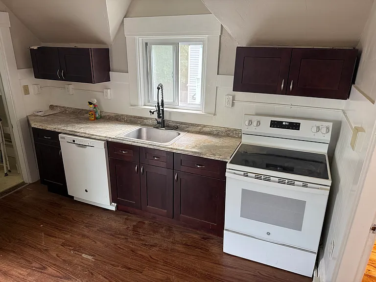 112 Arlington St #2 — Photo 8
