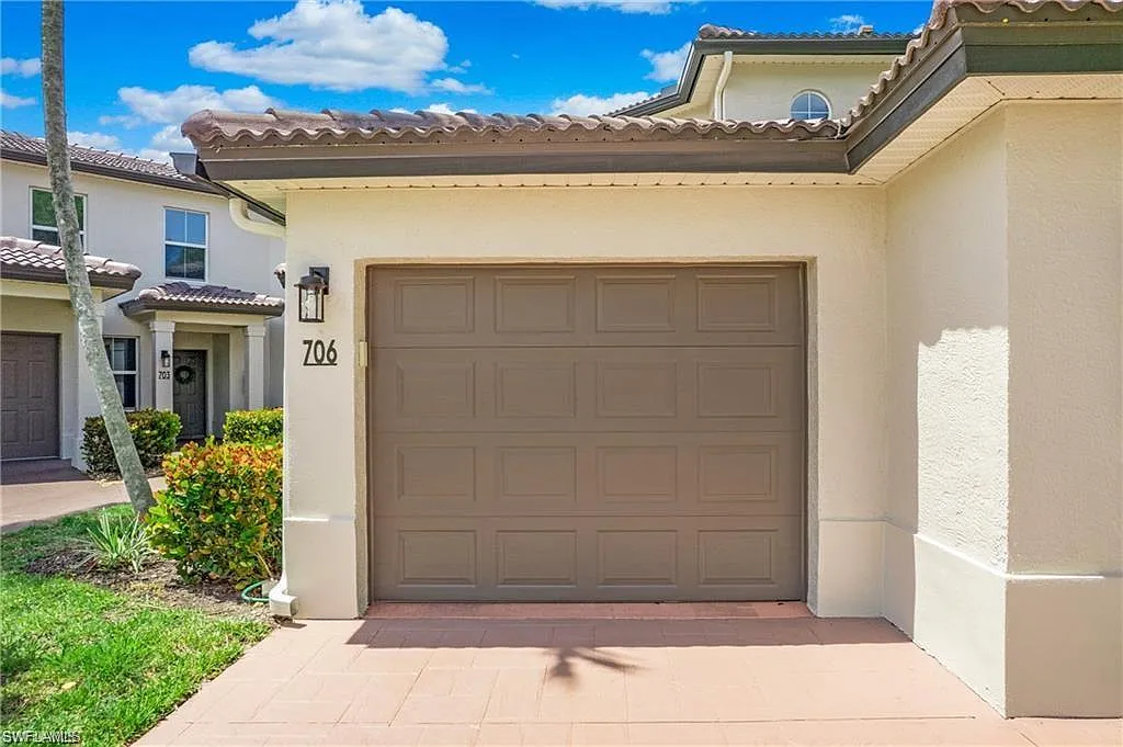 3 bed, 2.0 bath, 1786 sqft, $2,700 — Photo 3