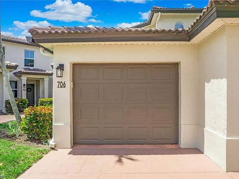 700 Diamond Cir #706 — Photo 3