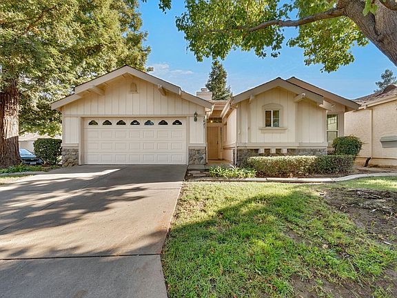 3rd image of 7621 Suncove Lane