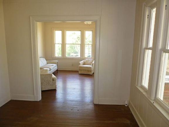 3rd image of 105 S Congress St