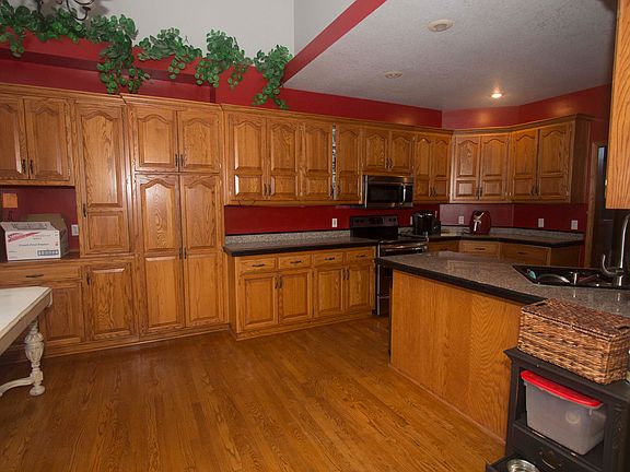 2nd image of 4713 N Lakewood Dr