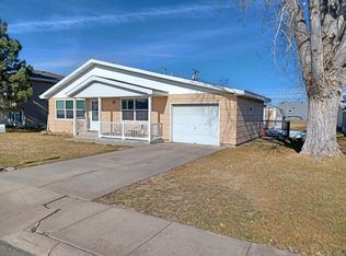 206 W 17th St, Cozad, NE 69130